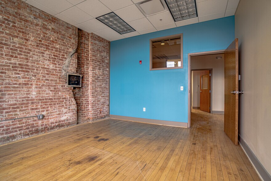 More Photos Of 686 Main St, Buffalo Loft Creative Space For Lease