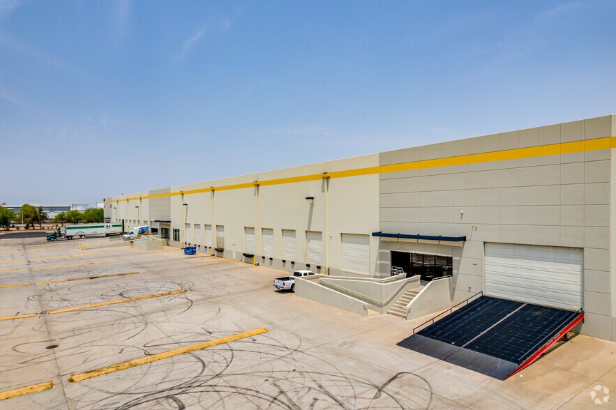 More Photos Of 601 S 54th Ave, Phoenix Manufacturing For Lease