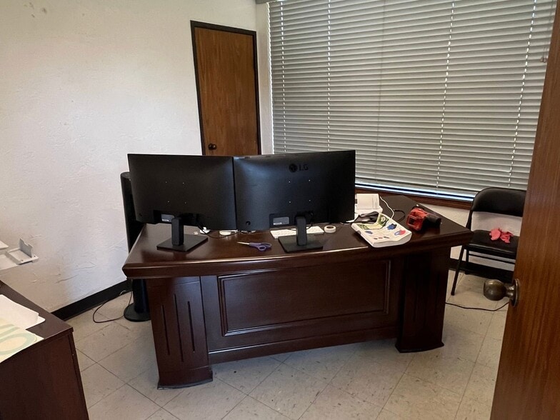 More Photos Of 2040 SE 67th St, Oklahoma City Warehouse For Sale