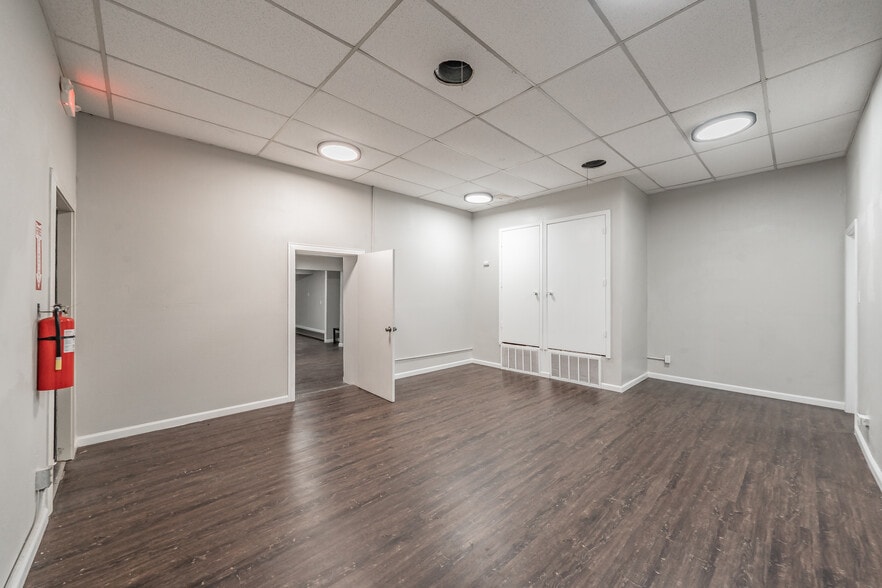 More Photos Of 7235 Glenview Dr, Richland Hills Office For Sale