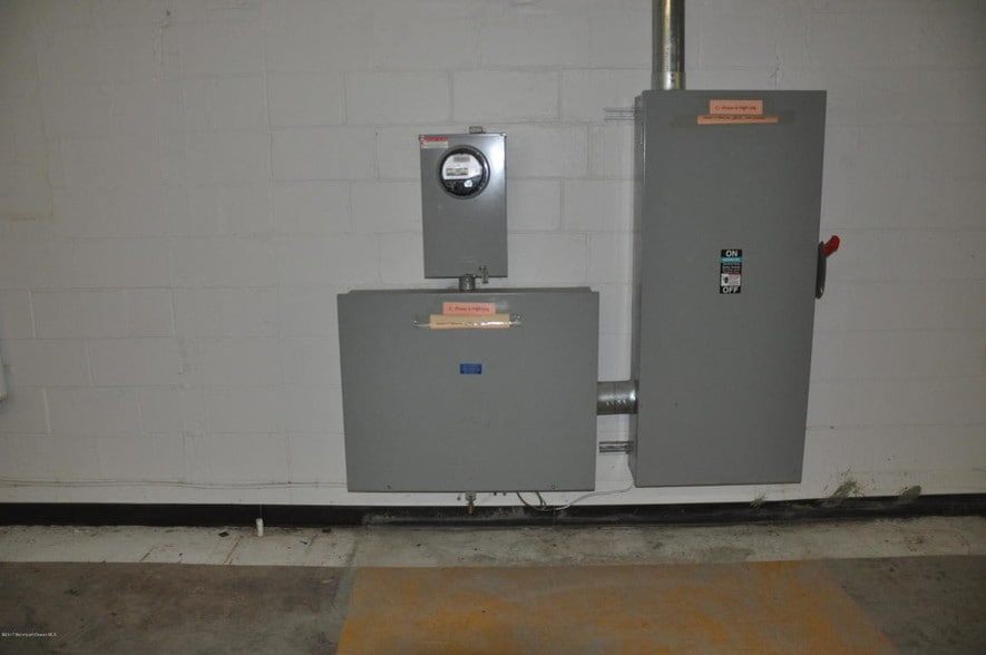 More Photos Of 919-921 W Route 130, Burlington Storefront For Sale