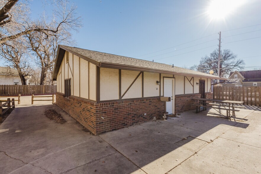 More Photos Of 401 E Avenue A, Hutchinson Apartments For Sale