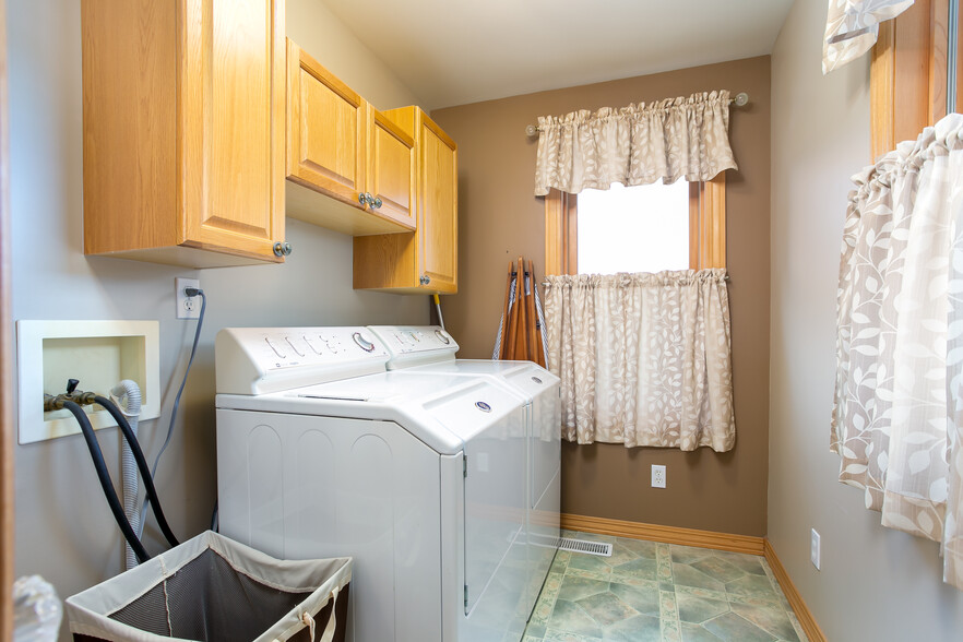 More Photos Of 313 1st Ave, Laurel Office For Sale