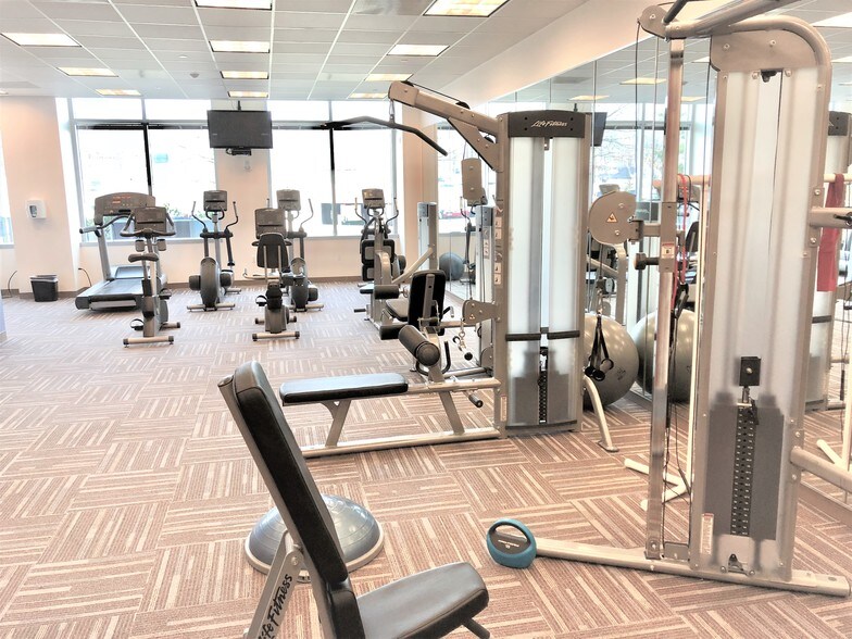 More Photos Of 3120 Fairview Park Dr, Falls Church Office For Lease