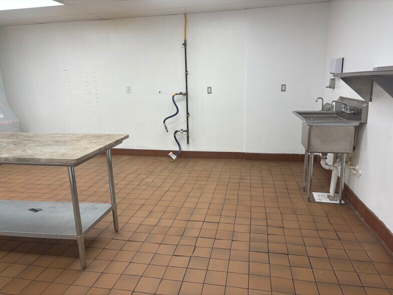 More Photos Of 19 W Bel Air Ave, Aberdeen Storefront For Lease