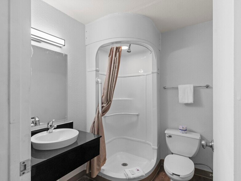 More Photos Of 1150 Wilkins Cir, Casper Hotel For Sale