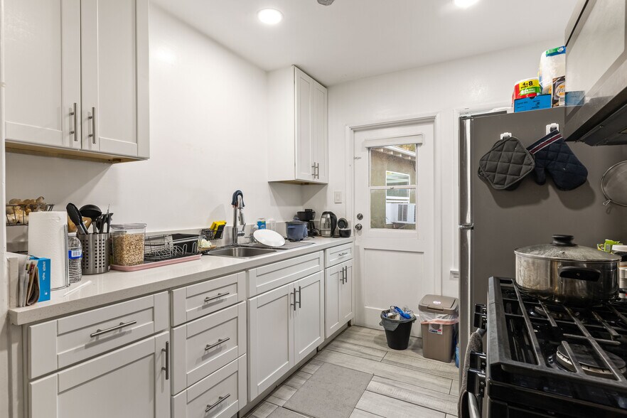 More Photos Of 1717 E Chevy Chase Dr, Glendale Multifamily For Sale