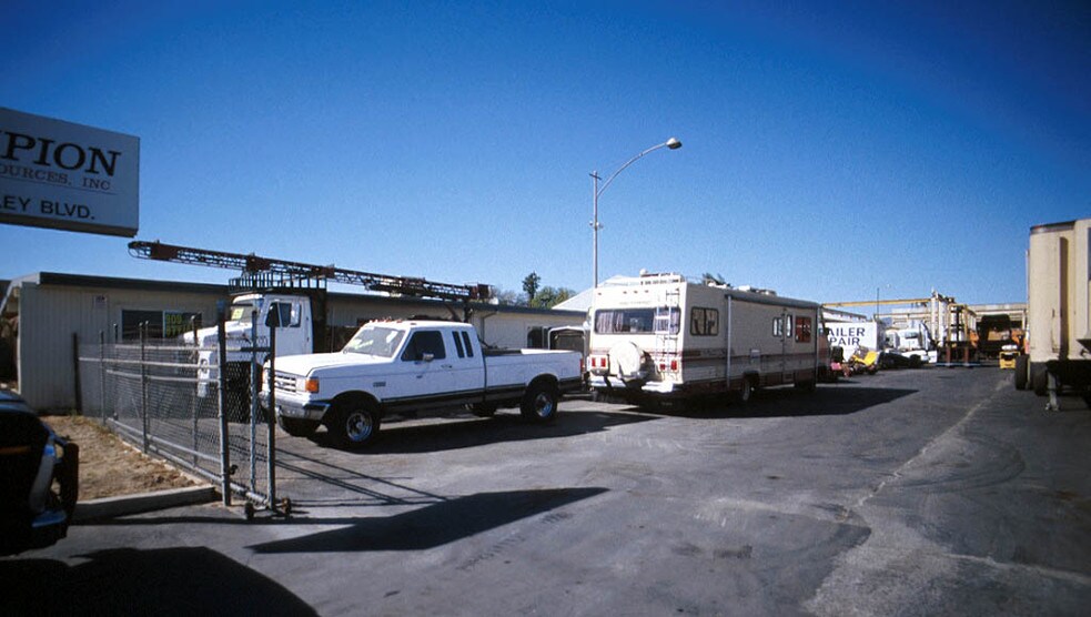 More Photos Of 452-456 W Valley Blvd, Rialto Manufacturing For Lease