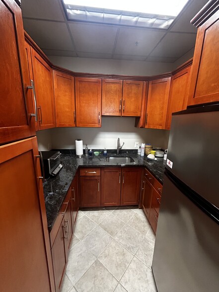 More Photos Of 10110 Molecular Dr, Rockville Medical For Sale