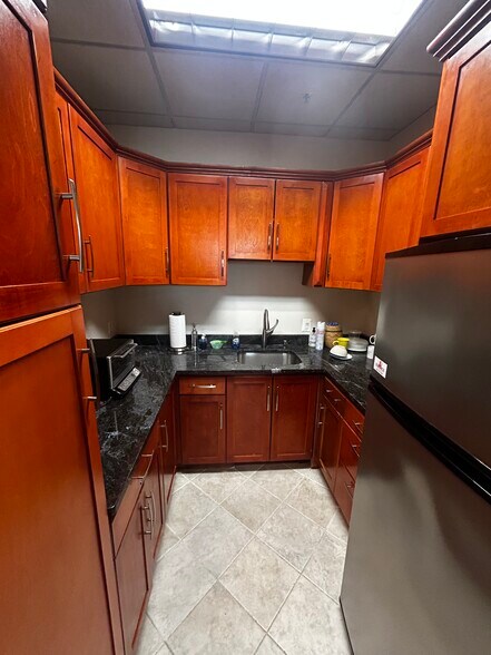 More Photos Of 10110 Molecular Dr, Rockville Medical For Sale