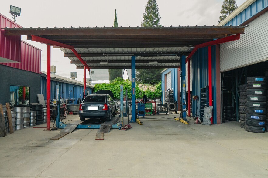 More Photos Of 6886 Santa Fe Dr, Winton Auto Repair For Sale