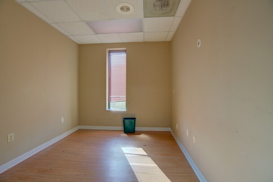 More Photos Of 315 W 10th St, Rome Medical For Sale