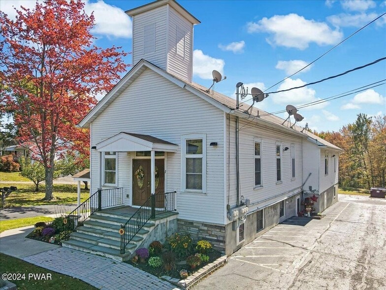 More Photos Of 186 Ledgedale Rd, Lake Ariel Apartments For Sale