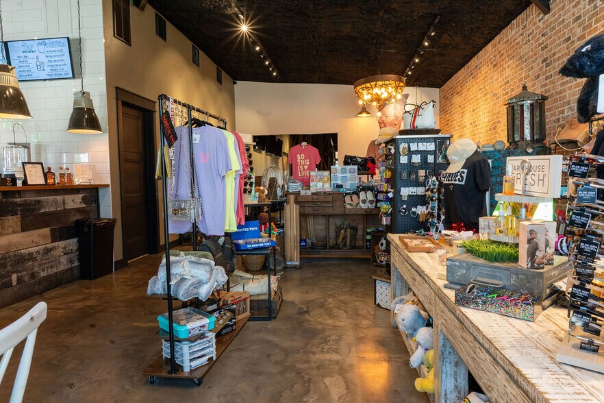 More Photos Of 609 Avenue H, Shallowater Auto Repair For Sale