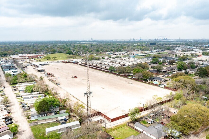 More Photos Of 2133 Shaver St, Pasadena Distribution For Sale