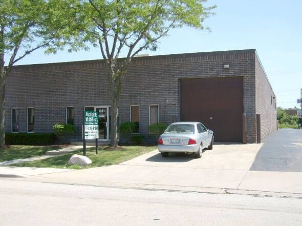 More Photos Of 1341-1371 Howard St, Elk Grove Village Warehouse For Sale