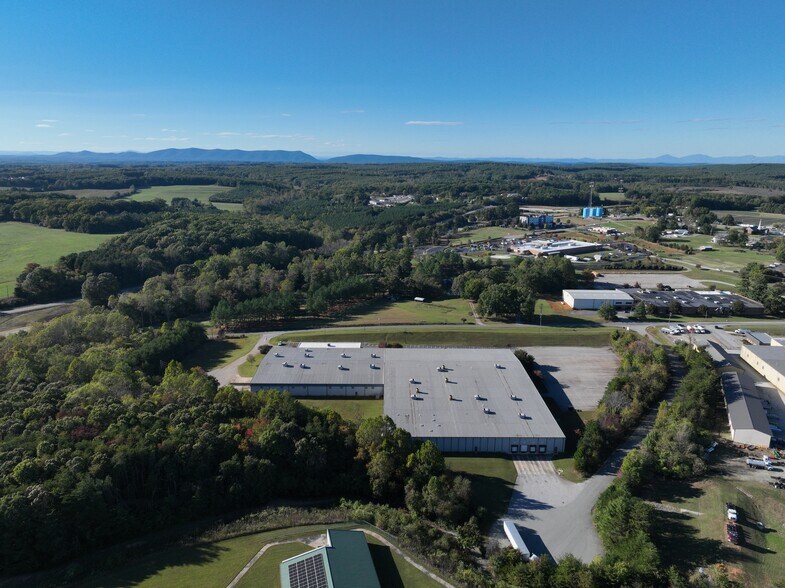 More Photos Of 281 Industrial Dr, Gretna Manufacturing For Lease