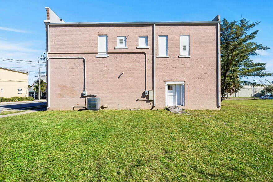 More Photos Of 900 Florida Ave, Lynn Haven Office For Sale