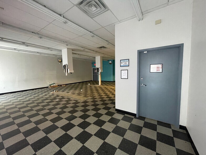 More Photos Of 800-820 Mckeesport Rd, Elizabeth Supermarket For Lease