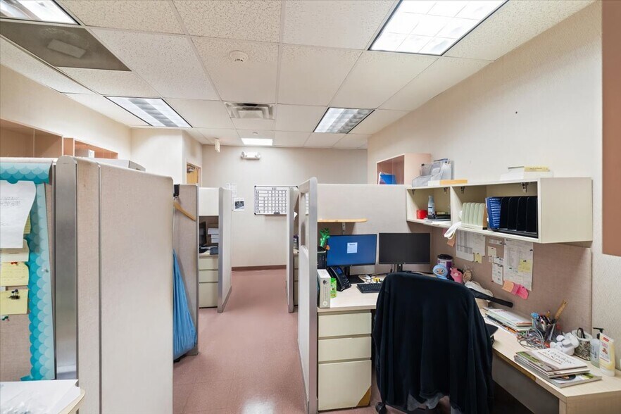 More Photos Of 333 Old Hook Rd, Westwood Medical For Sale