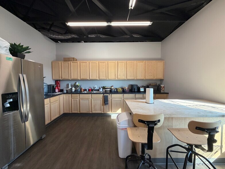 More Photos Of 451 Washington St, Valparaiso Flex For Sale
