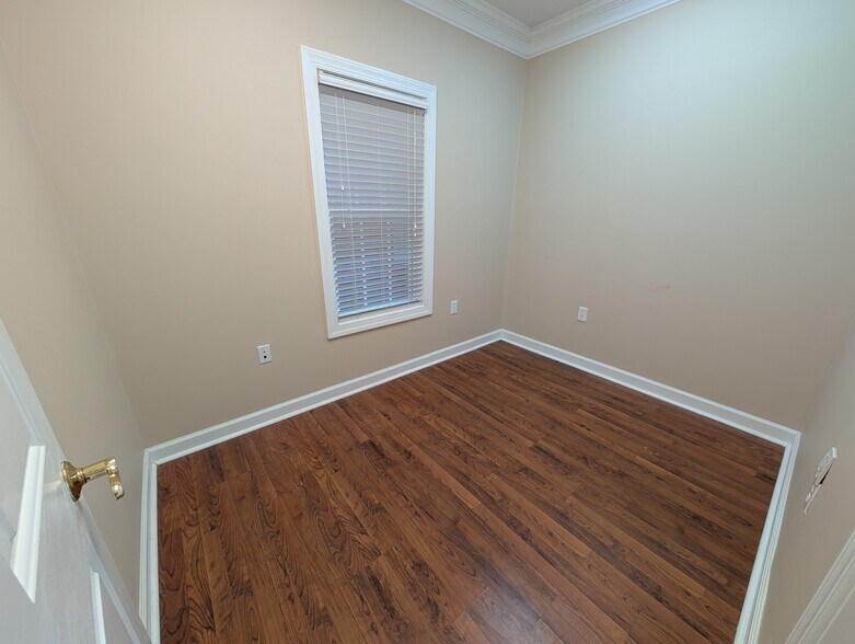 More Photos Of 6511 Creedmoor Rd, Raleigh Office For Lease