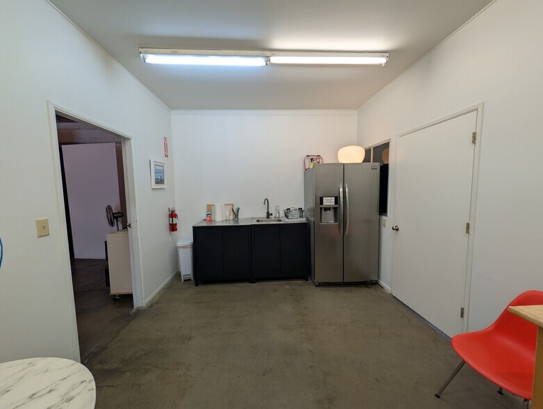 More Photos Of 2240-2246 Fair Park Ave, Los Angeles Showroom For Sale