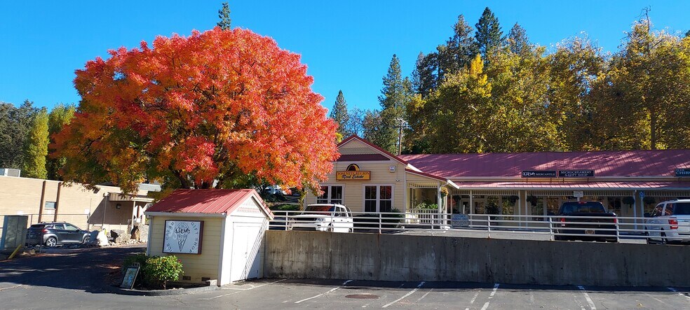 More Photos Of 18687 Main St, Groveland Storefront For Lease