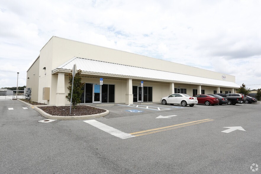 More Photos Of 12911-12921 N Nebraska Ave, Tampa Flex For Lease