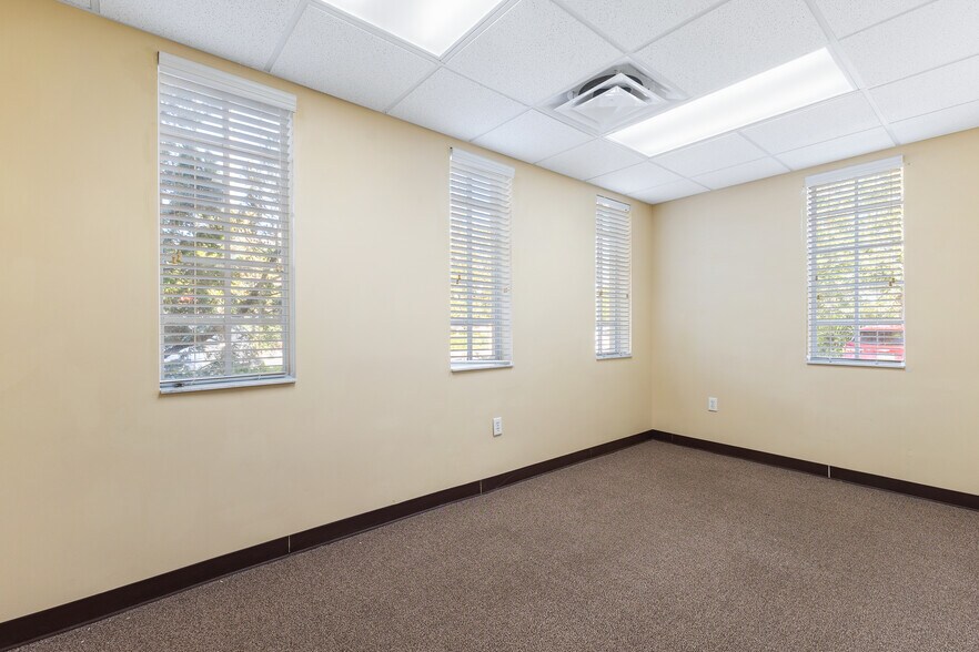 More Photos Of 467 Lake Howell Rd, Maitland Medical For Lease