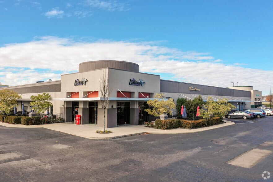 More Photos Of 865 W Market St, Troy Unknown For Lease