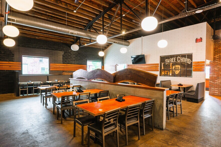 More Photos Of 151 River St, Elk Rapids General Retail For Sale