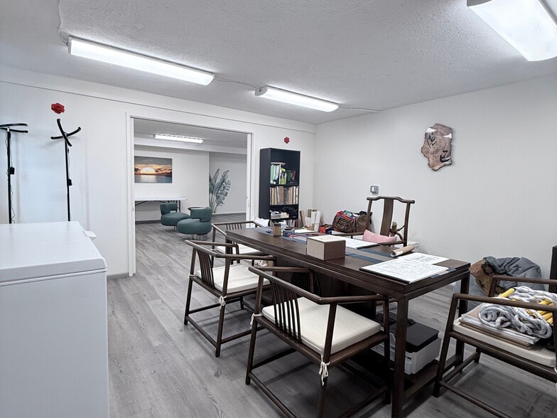 More Photos Of 2130 N King St, Honolulu Freestanding For Lease