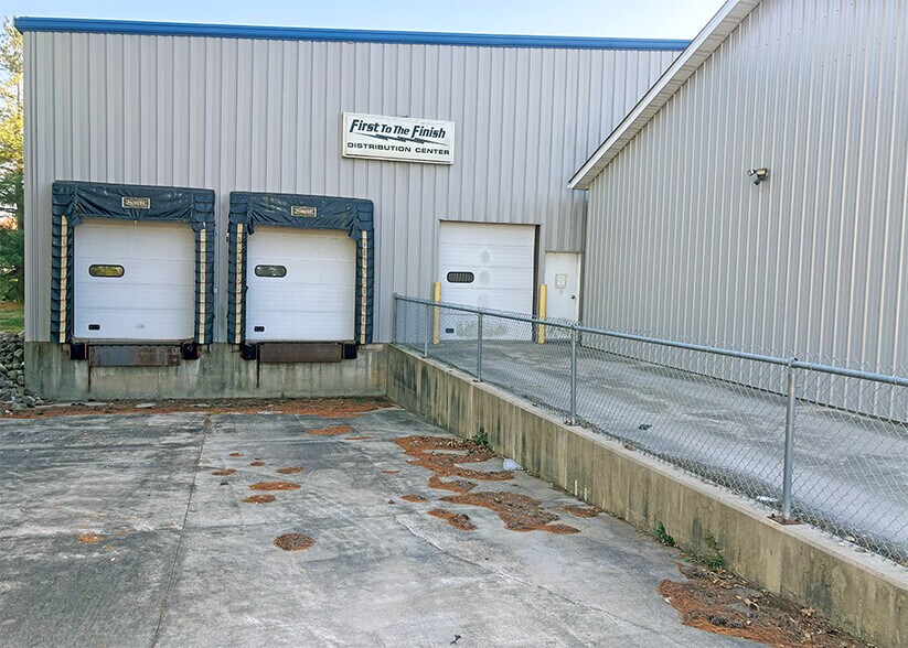 More Photos Of 1325 N Broad St, Carlinville Industrial For Sale