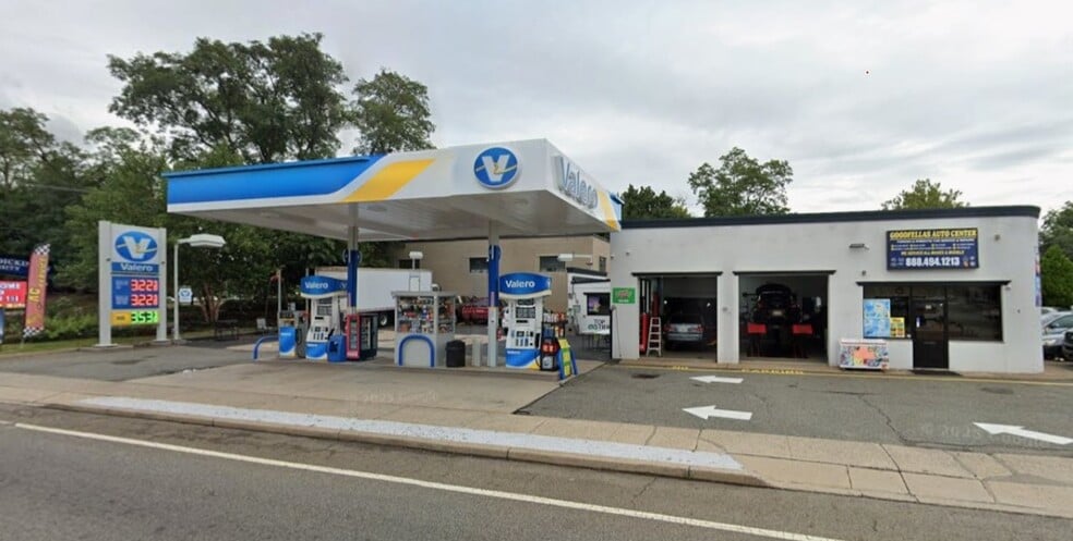 Primary Photo Of 90 Hackensack Ave, Hackensack Service Station For Sale