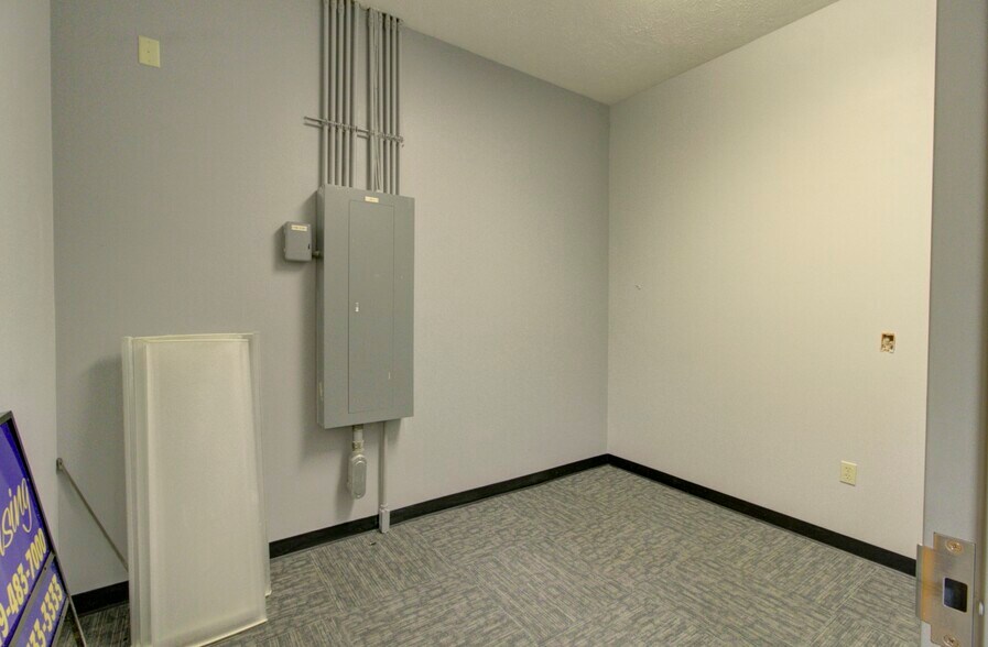 More Photos Of 366 N Portland Way, Galion Medical For Lease