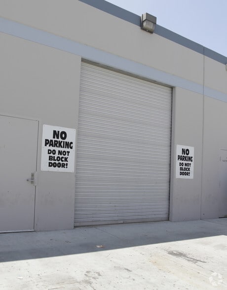 More Photos Of 16735-16745 Saticoy St, Van Nuys Service For Lease