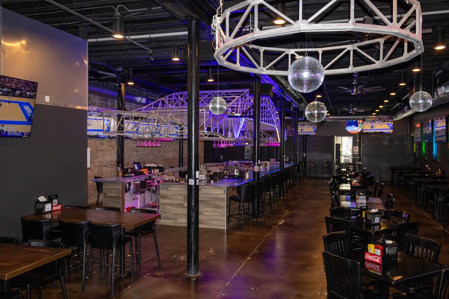 More Photos Of 326 N Chaparral St, Corpus Christi Freestanding For Lease