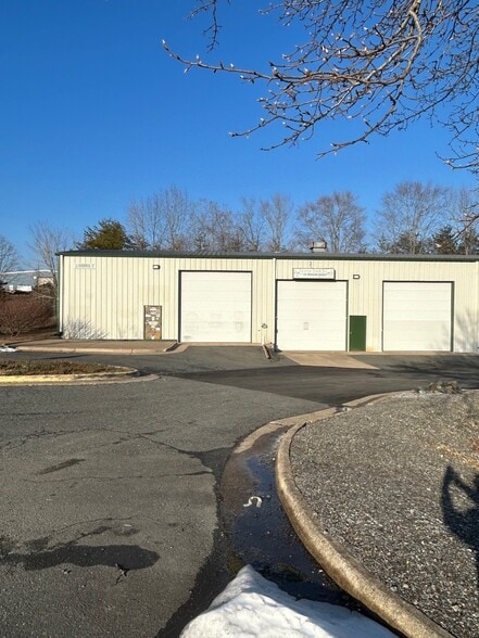 Primary Photo Of 22 Enterprise Ct, Fredericksburg Warehouse For Lease