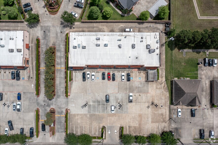 More Photos Of 3811 Center St, Deer Park Unknown For Lease