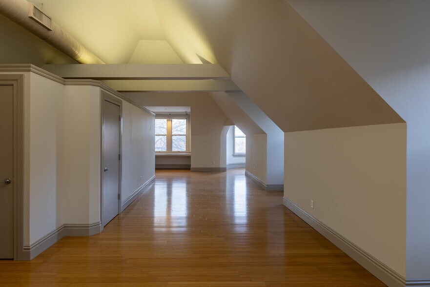 More Photos Of 5 S Newstead Ave, Saint Louis Office For Sale