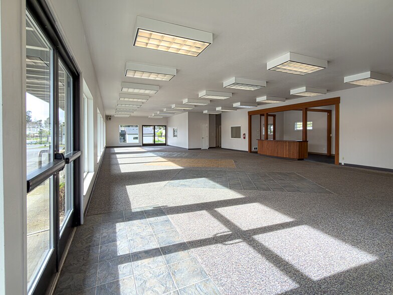 More Photos Of 805 US-101, Bandon General Retail For Sale