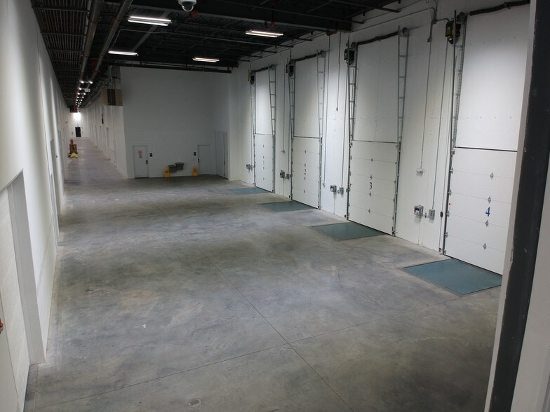 More Photos Of 20 Haypress Rd, Cranbury Warehouse For Lease