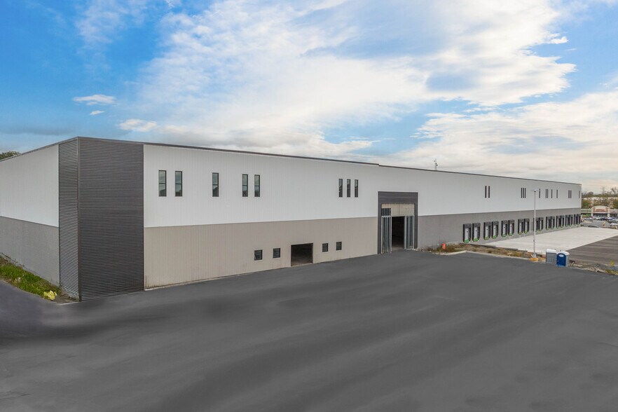 More Photos Of 102 Dolson Ave, Middletown Distribution For Lease