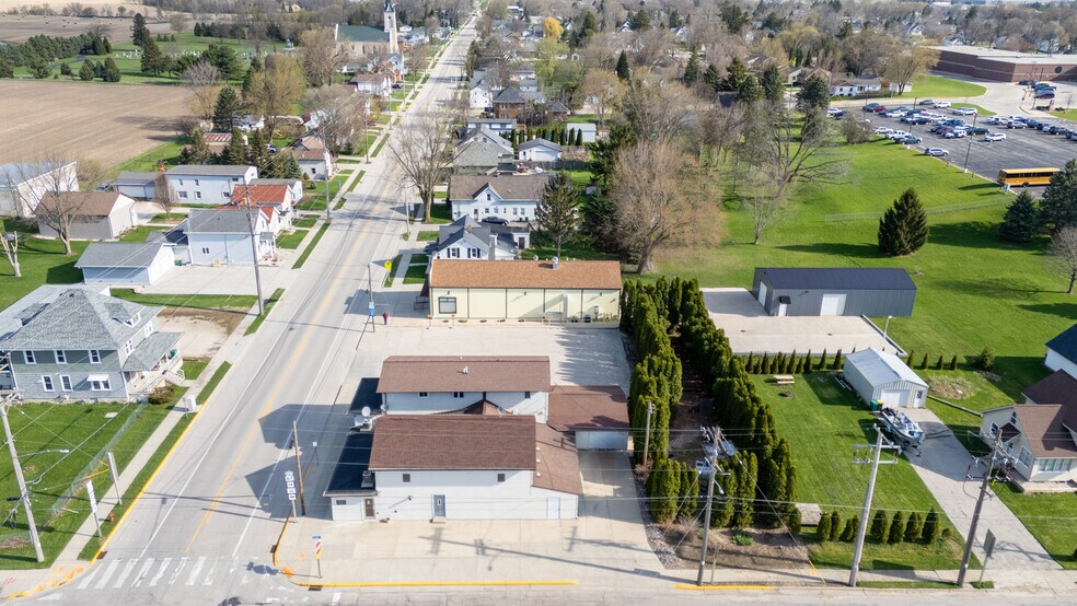 More Photos Of 504 Milwaukee St, Lomira Flex For Sale