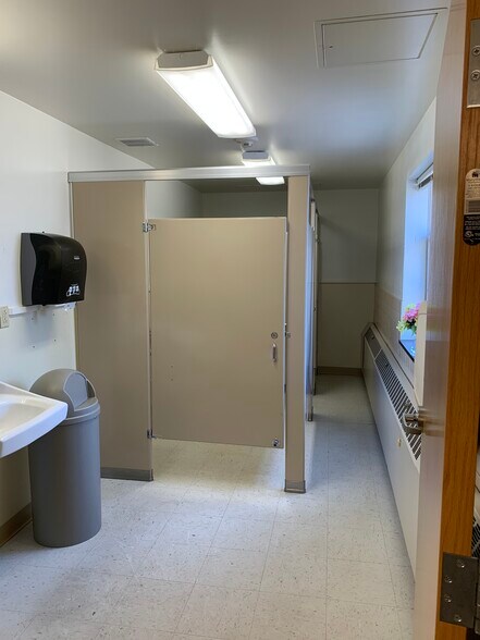 More Photos Of 641-651 Maple Ave, Hartford Office For Lease