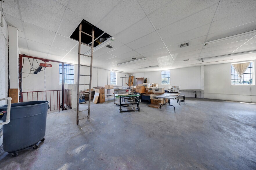 More Photos Of 1730 W Flagler St, Miami Storefront Retail Residential For Lease