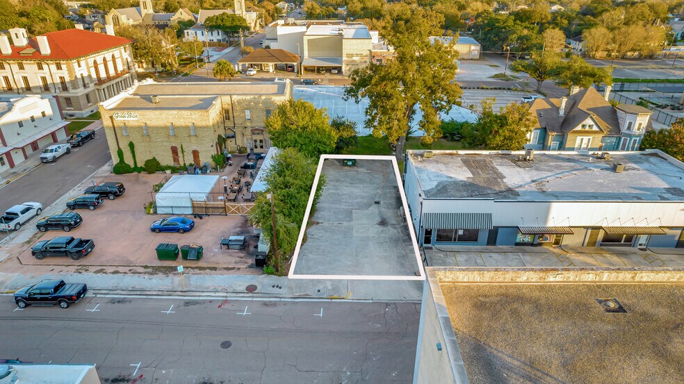 More Photos Of 120 S Main St, Victoria Office For Sale