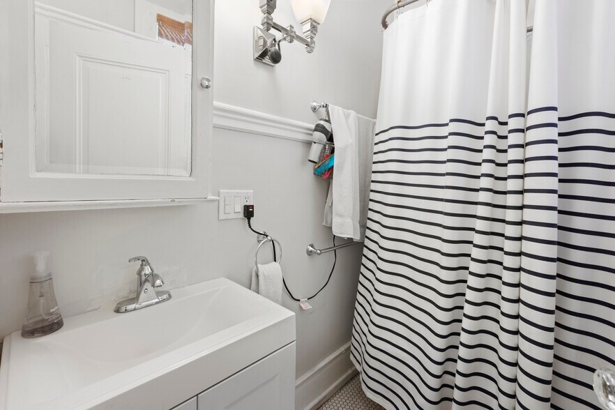 More Photos Of 1418 Leavenworth St, San Francisco Apartments For Sale