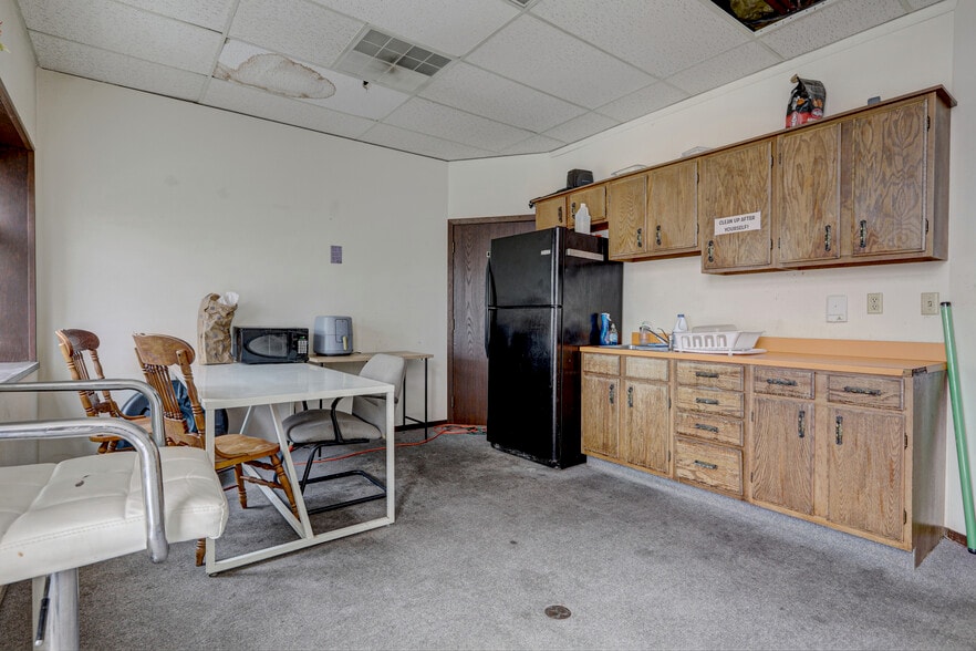More Photos Of 1415-1425 W Kamps Ave, Appleton Office Residential For Lease